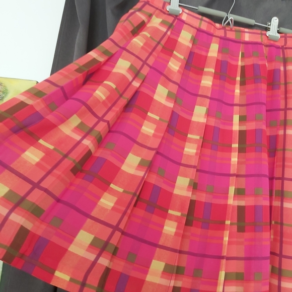 Nygard pleated skirt - Picture 3 of 8
